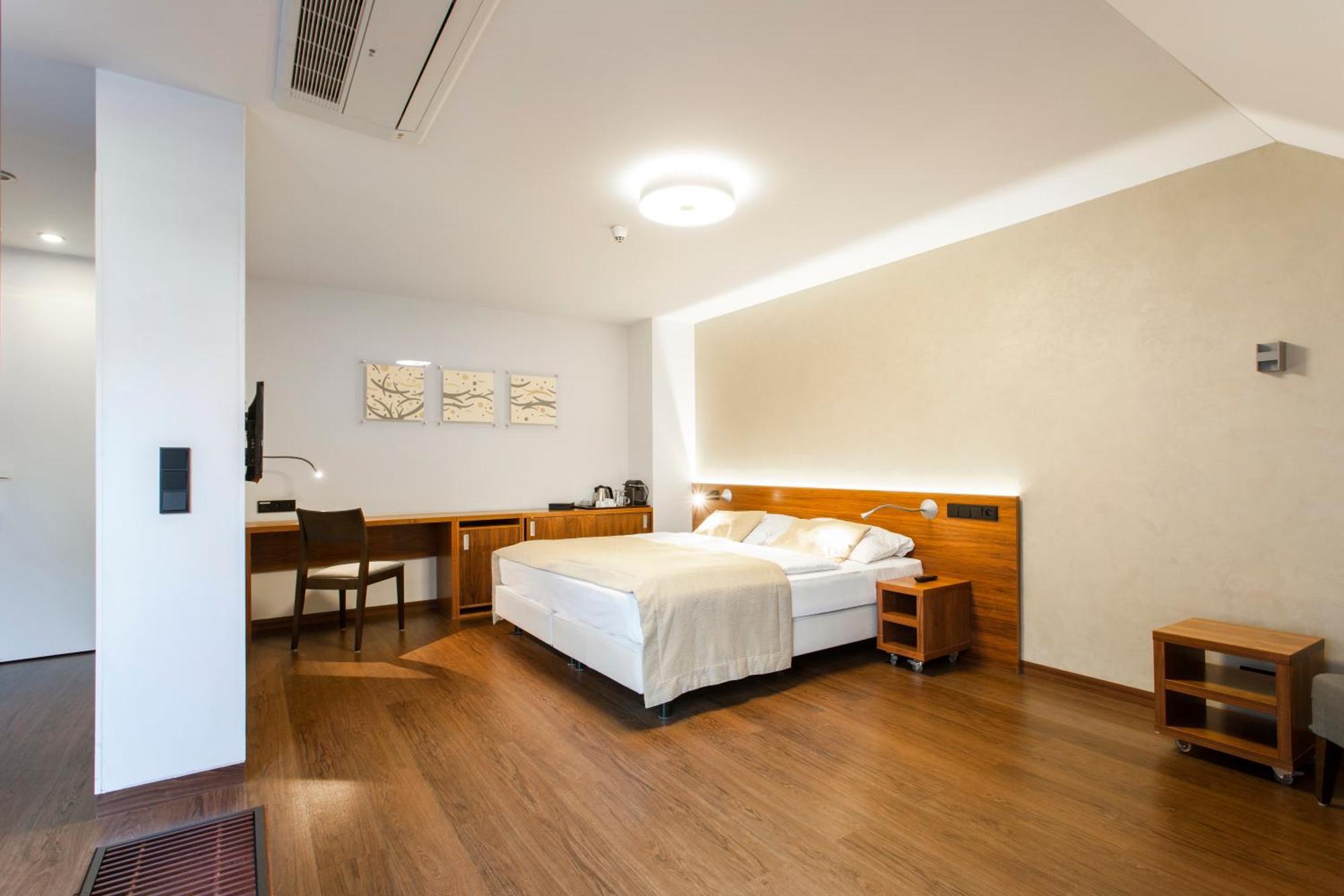 Hotel Carol Prága Kültér fotó