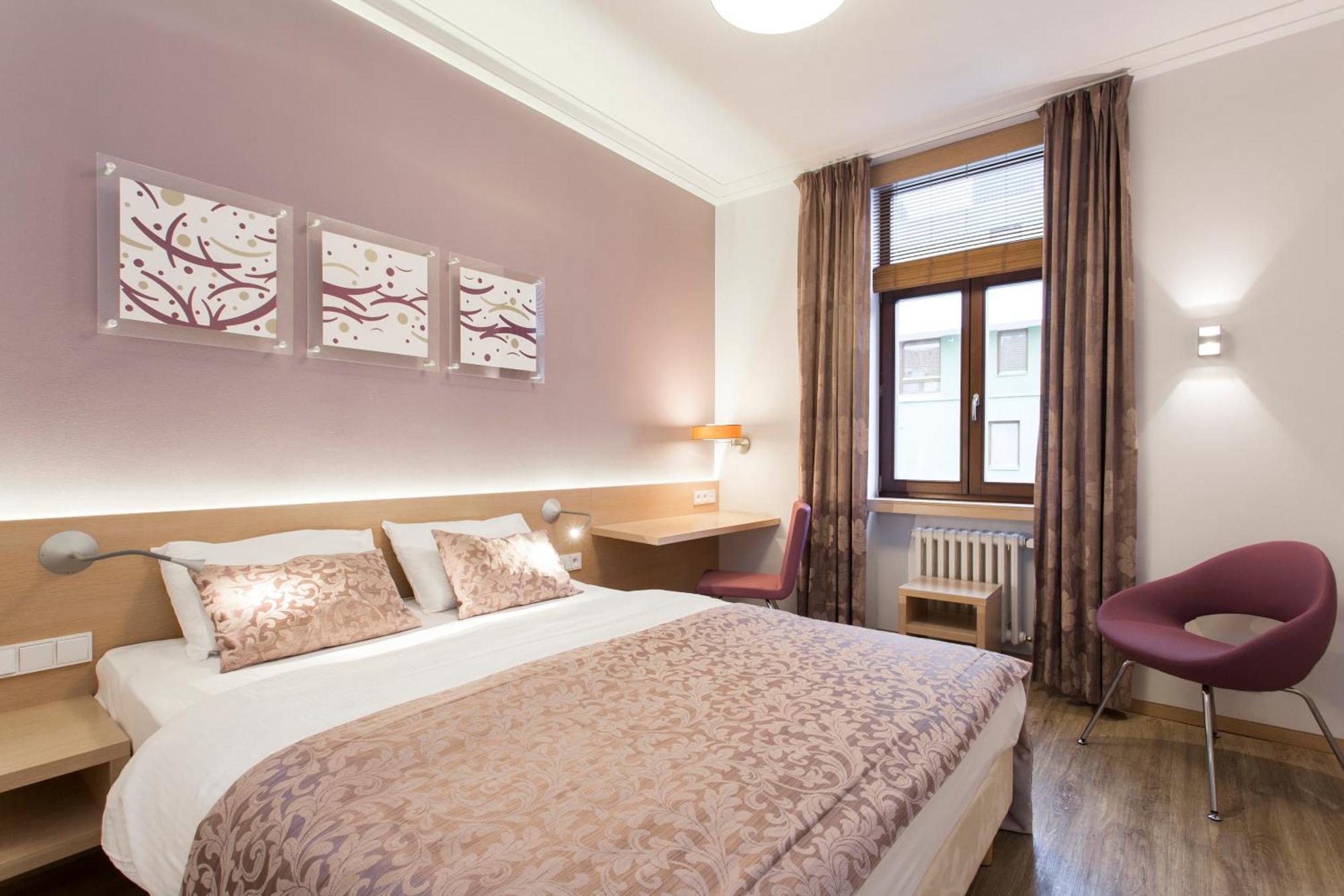 Hotel Carol Prága Kültér fotó