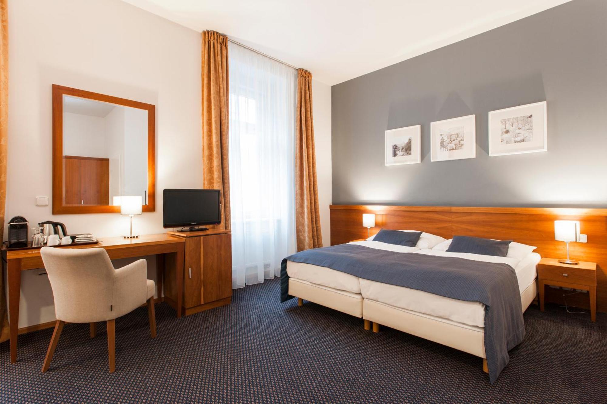 Hotel Carol Prága Kültér fotó