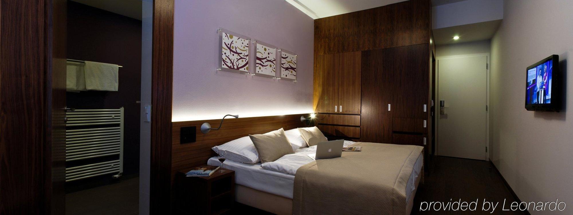 Hotel Carol Prága Szoba fotó