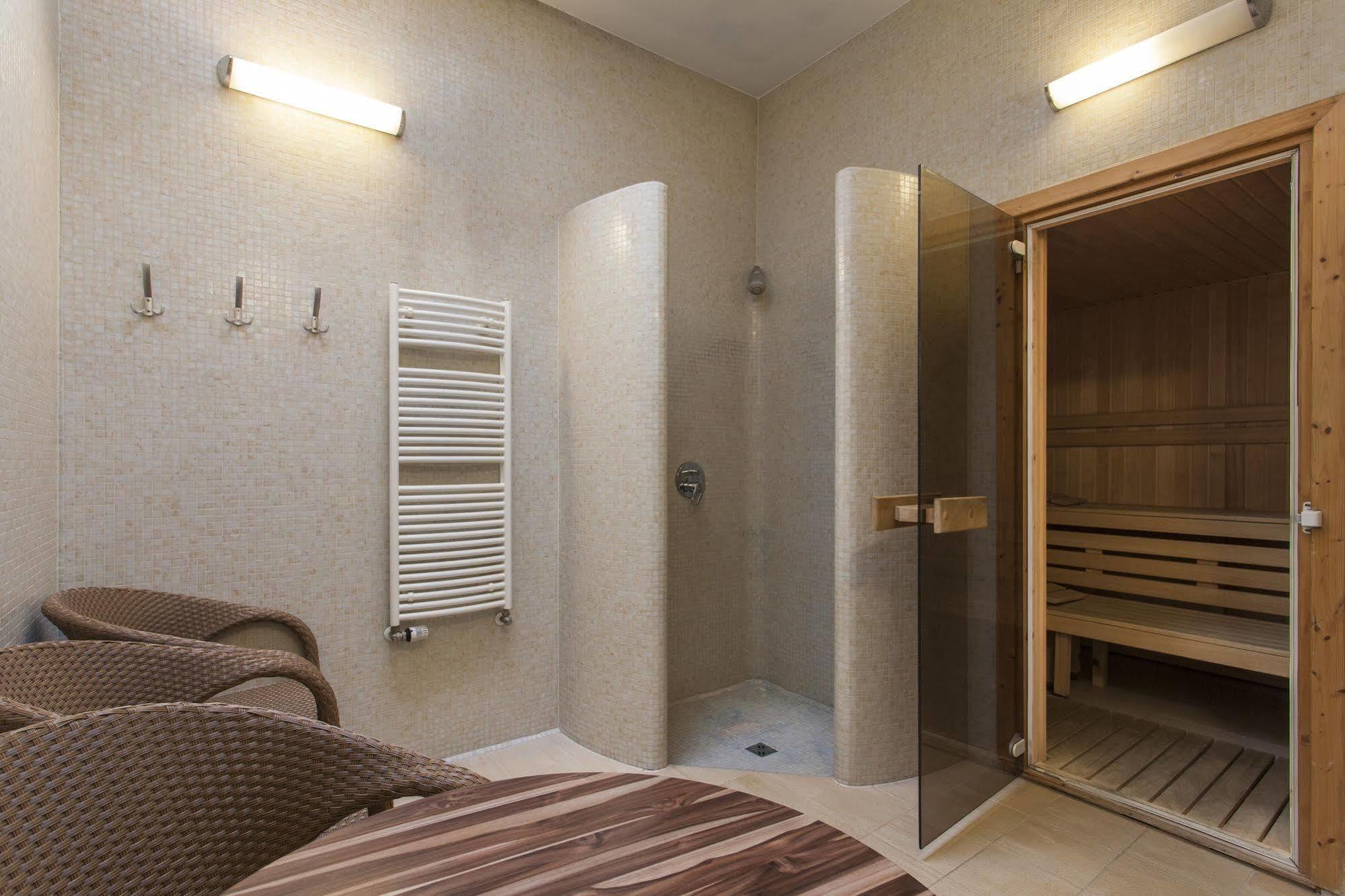 Hotel Carol Prága Kültér fotó